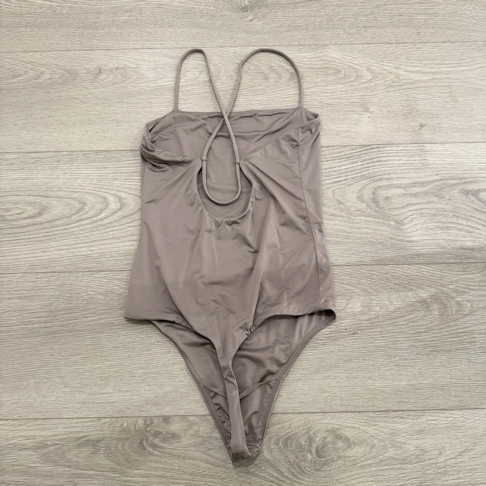 Aritzia Wilfred Free Contour Tank Top Bodysuit XS JZ1004 - Picture 3 of 6